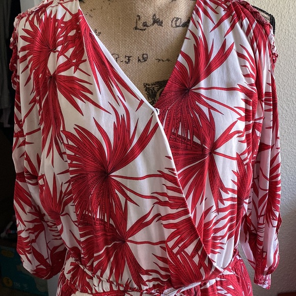 Gently Worn Bishop + Young Cold-Shoulder Romper-Large - Picture 8 of 11